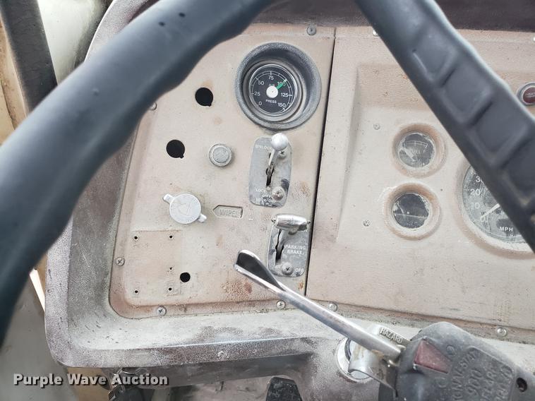 image for item AN9475 1979 Ford 800 ready mix truck