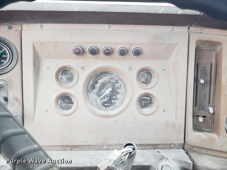 image for item AN9475 1979 Ford 800 ready mix truck