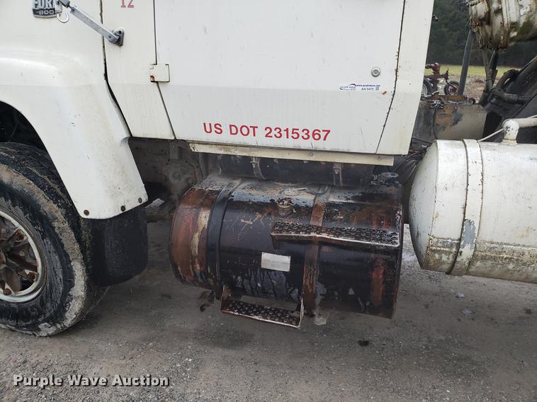 image for item AN9475 1979 Ford 800 ready mix truck