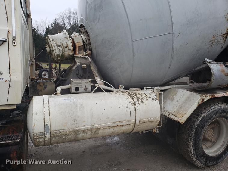 image for item AN9475 1979 Ford 800 ready mix truck