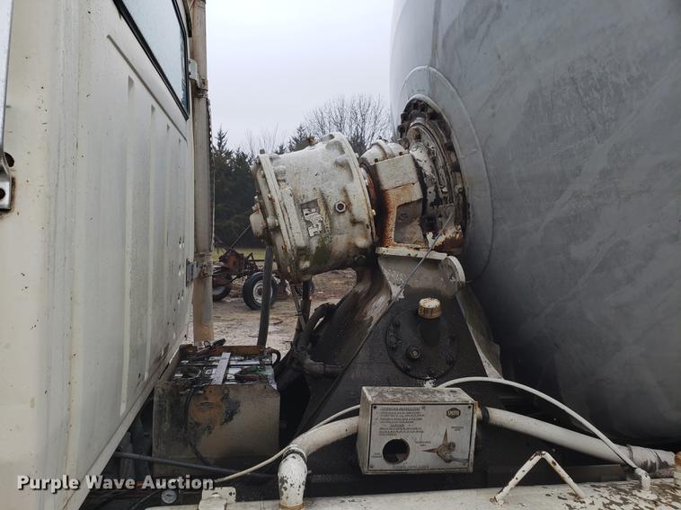 image for item AN9475 1979 Ford 800 ready mix truck