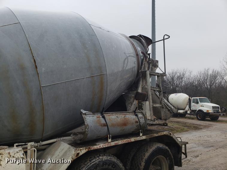 image for item AN9475 1979 Ford 800 ready mix truck