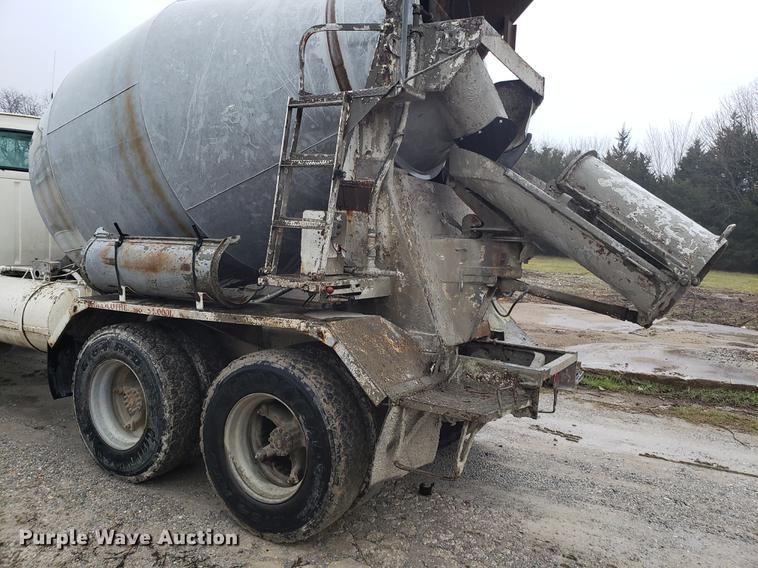 image for item AN9475 1979 Ford 800 ready mix truck