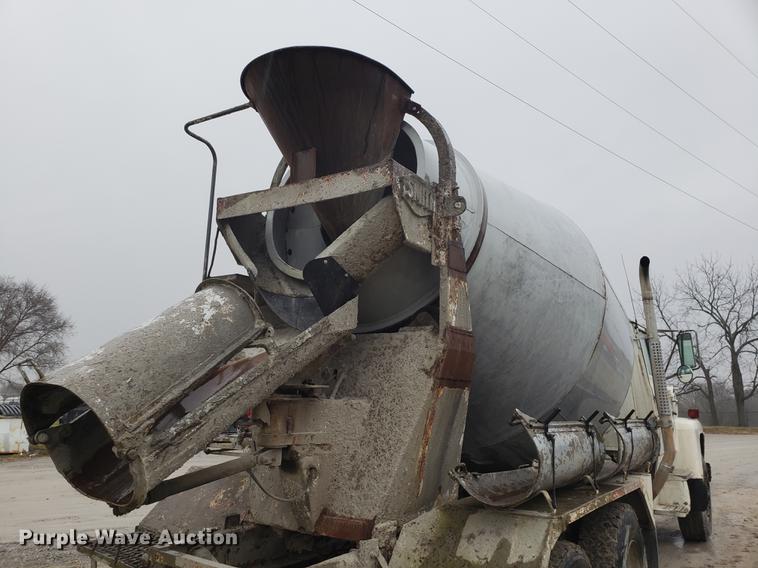 image for item AN9475 1979 Ford 800 ready mix truck