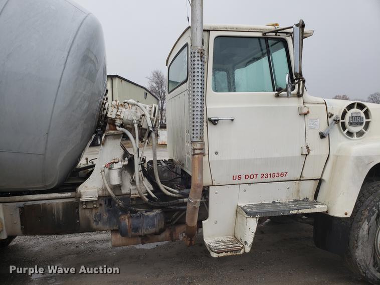 image for item AN9475 1979 Ford 800 ready mix truck