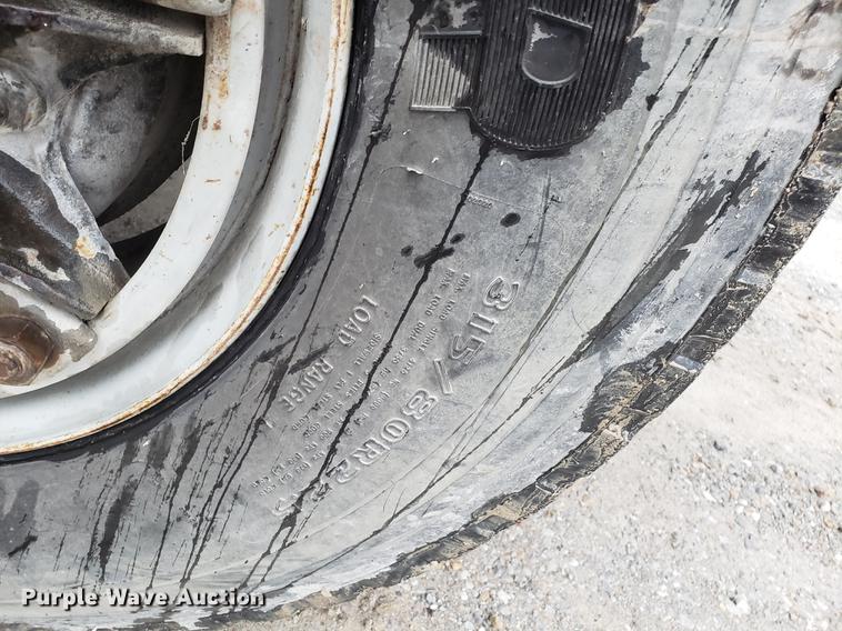 image for item AN9475 1979 Ford 800 ready mix truck