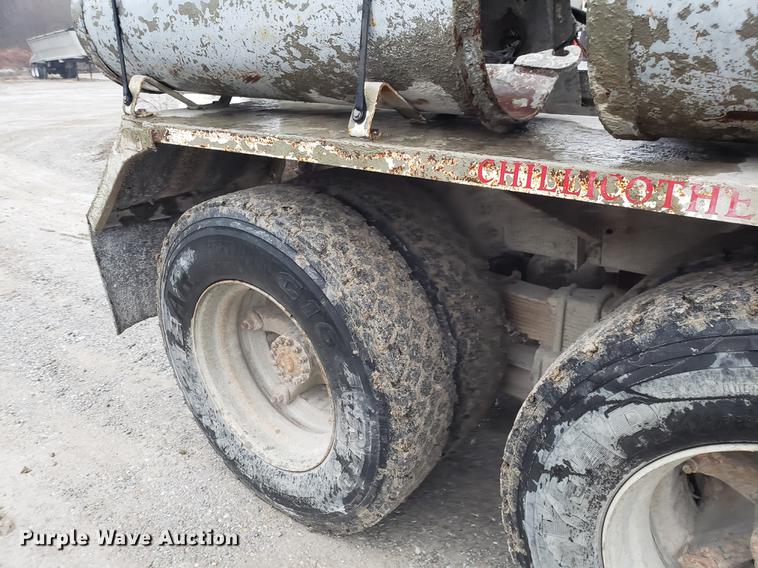 image for item AN9475 1979 Ford 800 ready mix truck