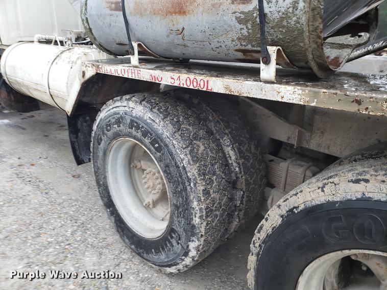 image for item AN9475 1979 Ford 800 ready mix truck