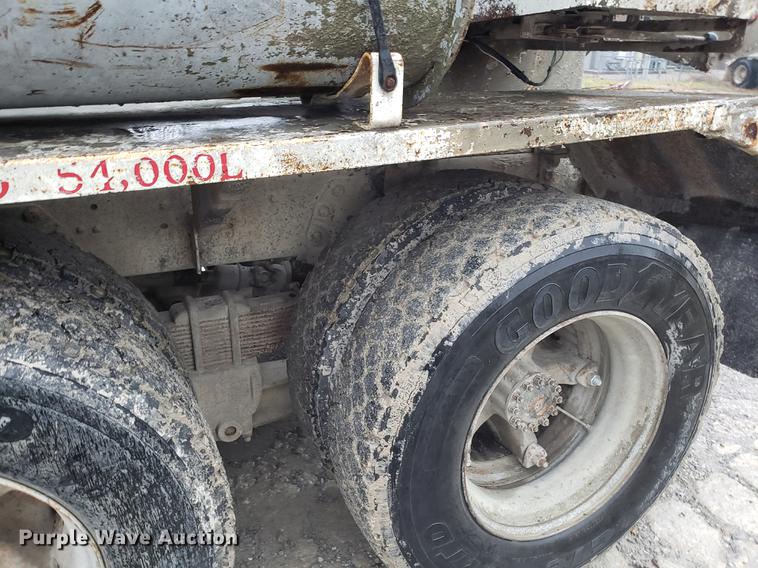 image for item AN9475 1979 Ford 800 ready mix truck