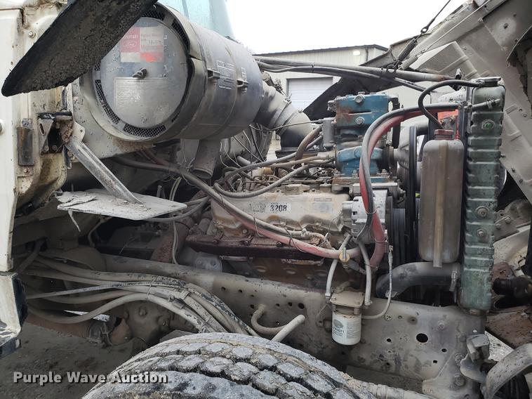 image for item AN9475 1979 Ford 800 ready mix truck