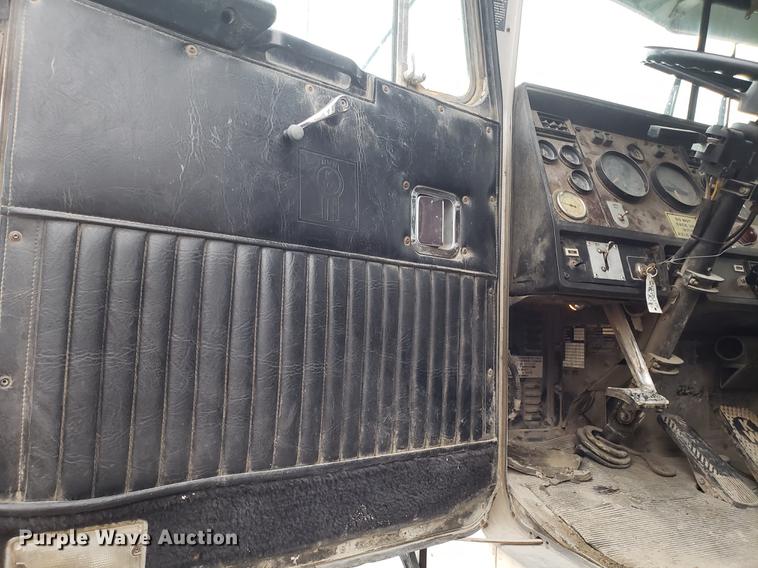 image for item AN9477 1988 Kenworth W900 ready mix truck