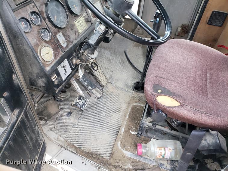 image for item AN9477 1988 Kenworth W900 ready mix truck