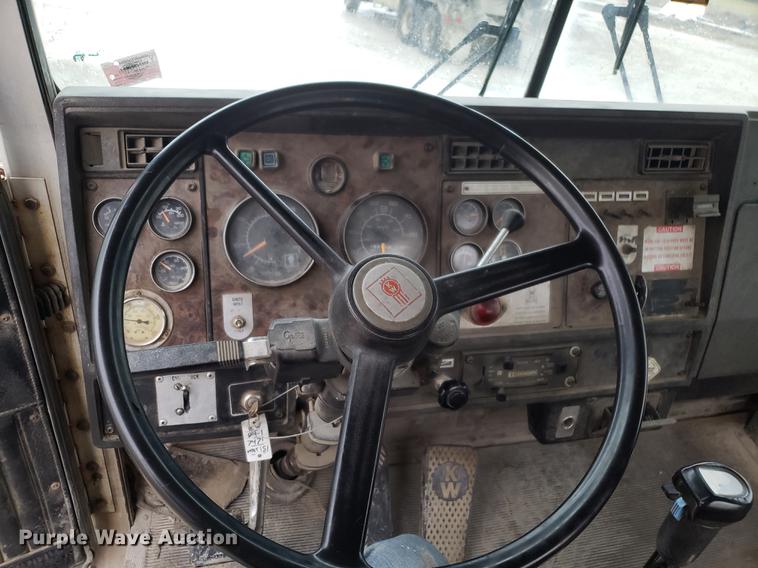 image for item AN9477 1988 Kenworth W900 ready mix truck