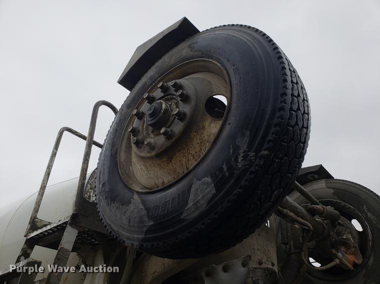 image for item AN9477 1988 Kenworth W900 ready mix truck