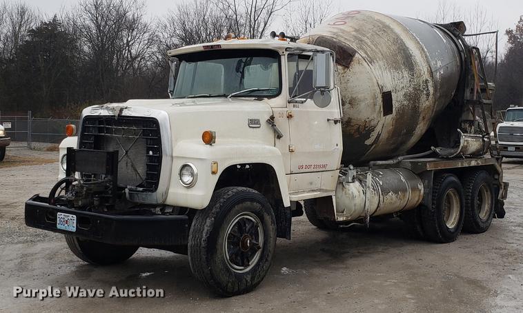 image for item AN9480 1976 Ford 8000 ready mix truck