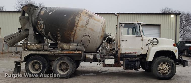 image for item AN9480 1976 Ford 8000 ready mix truck