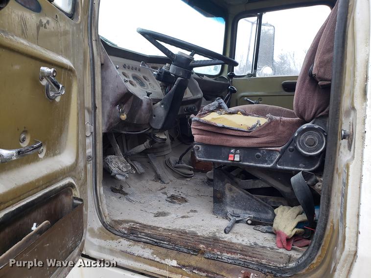 image for item AN9480 1976 Ford 8000 ready mix truck