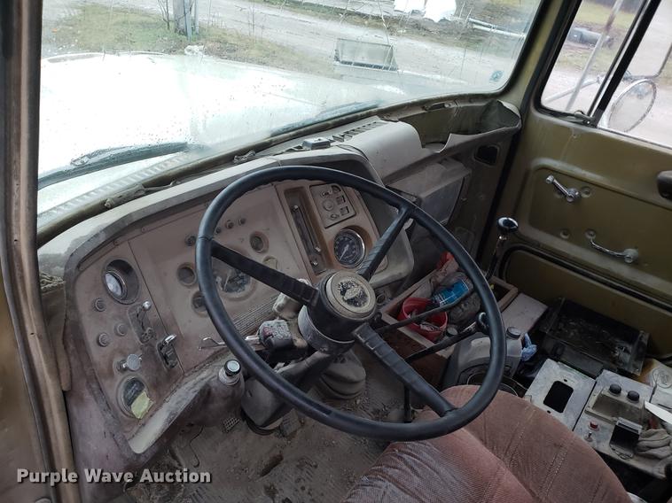 image for item AN9480 1976 Ford 8000 ready mix truck