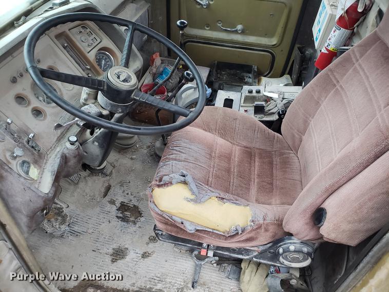 image for item AN9480 1976 Ford 8000 ready mix truck