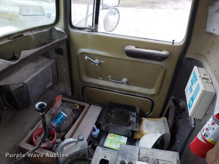 image for item AN9480 1976 Ford 8000 ready mix truck