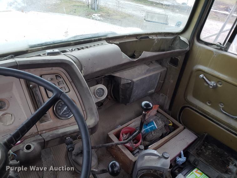 image for item AN9480 1976 Ford 8000 ready mix truck