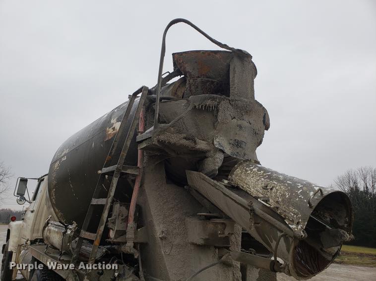 image for item AN9480 1976 Ford 8000 ready mix truck