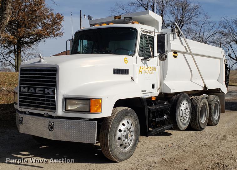 image for item AV9427 1998 Mack CH613 dump truck