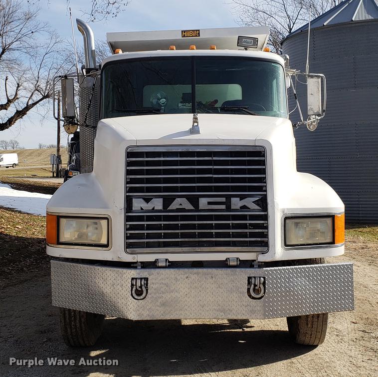 image for item AV9427 1998 Mack CH613 dump truck