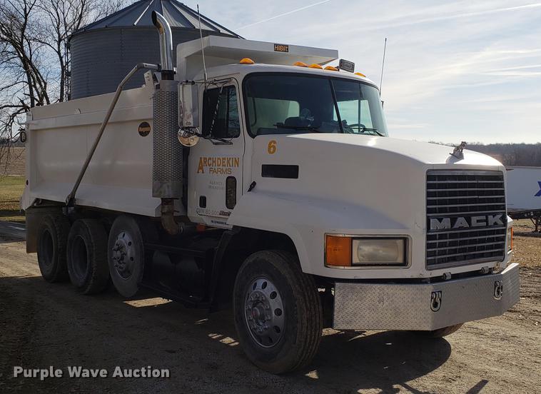 image for item AV9427 1998 Mack CH613 dump truck