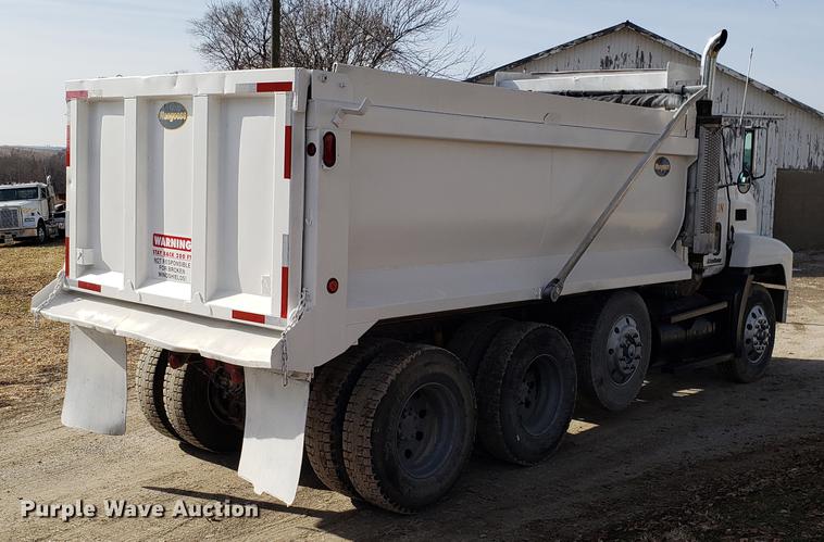 image for item AV9427 1998 Mack CH613 dump truck