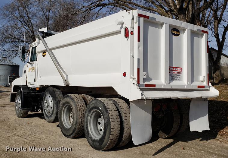 image for item AV9427 1998 Mack CH613 dump truck