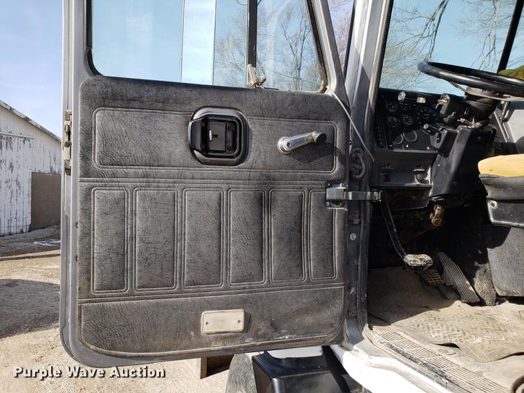 image for item AV9427 1998 Mack CH613 dump truck