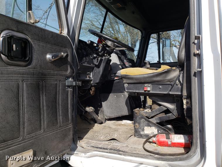 image for item AV9427 1998 Mack CH613 dump truck