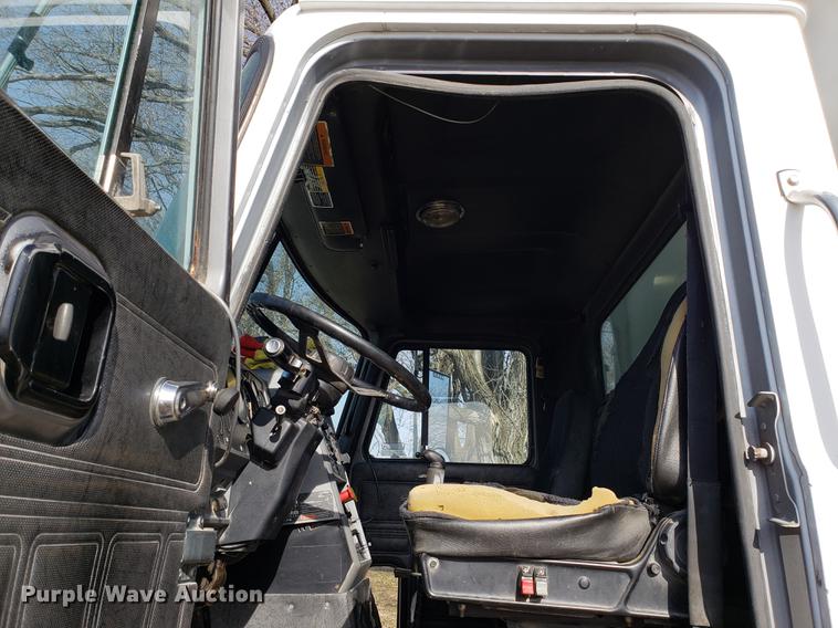 image for item AV9427 1998 Mack CH613 dump truck