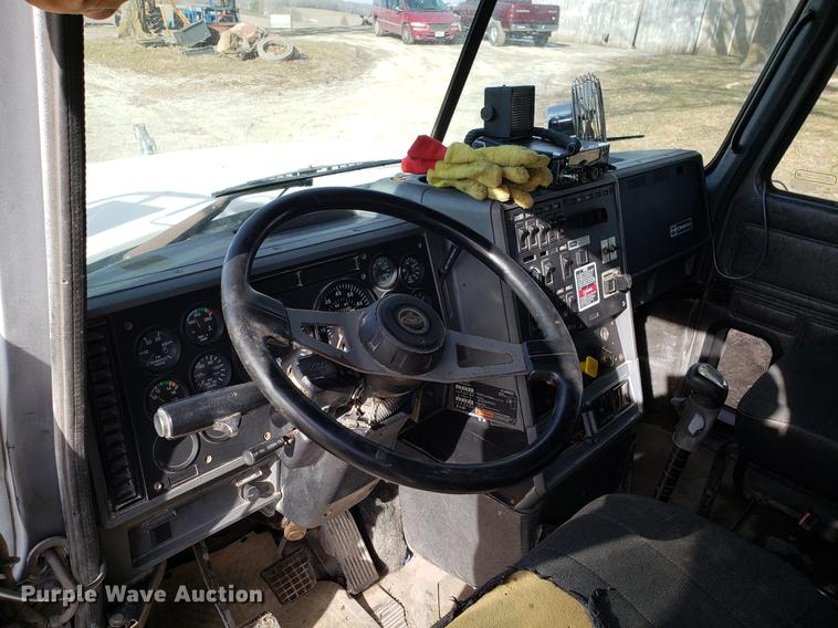 image for item AV9427 1998 Mack CH613 dump truck