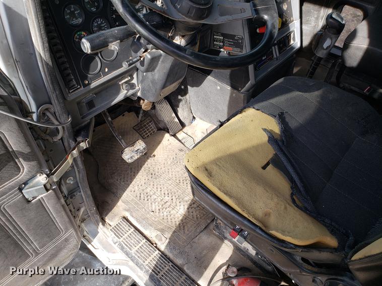 image for item AV9427 1998 Mack CH613 dump truck