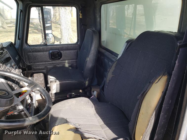 image for item AV9427 1998 Mack CH613 dump truck