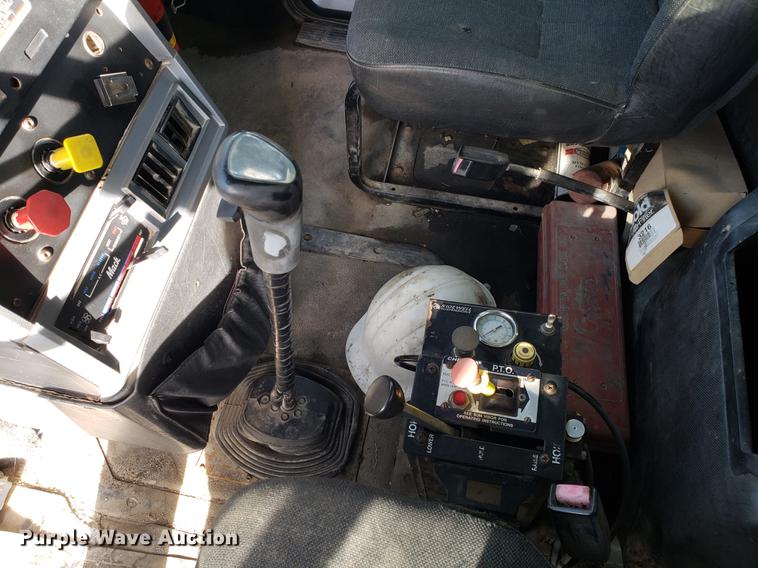 image for item AV9427 1998 Mack CH613 dump truck