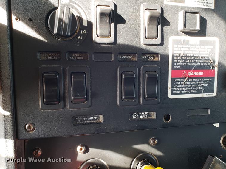 image for item AV9427 1998 Mack CH613 dump truck