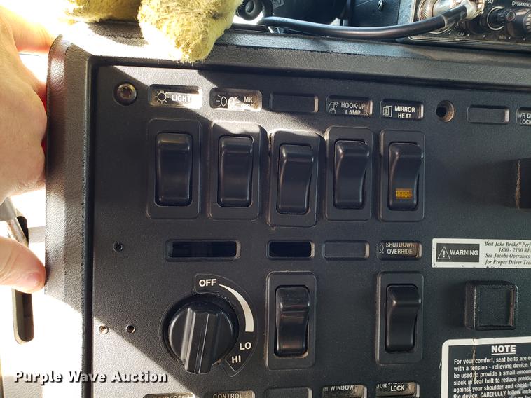 image for item AV9427 1998 Mack CH613 dump truck