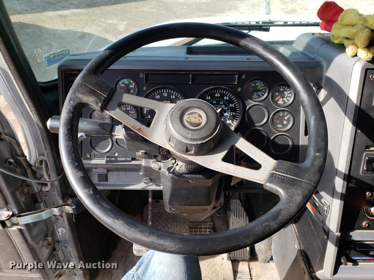 image for item AV9427 1998 Mack CH613 dump truck