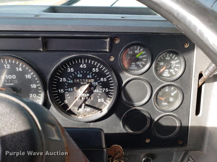 image for item AV9427 1998 Mack CH613 dump truck