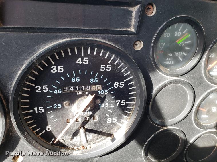 image for item AV9427 1998 Mack CH613 dump truck