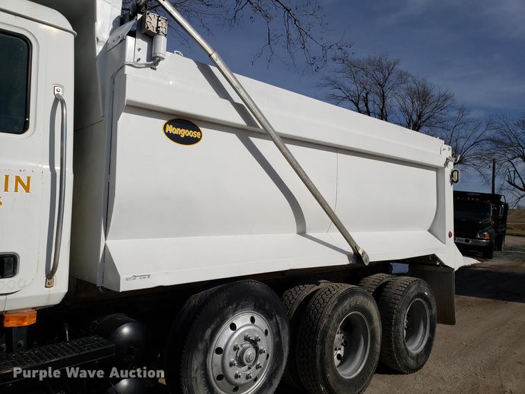 image for item AV9427 1998 Mack CH613 dump truck