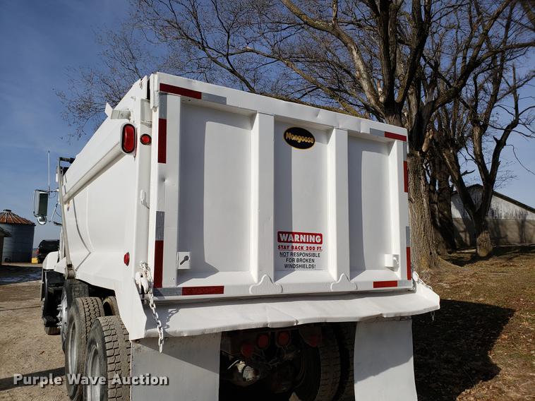 image for item AV9427 1998 Mack CH613 dump truck