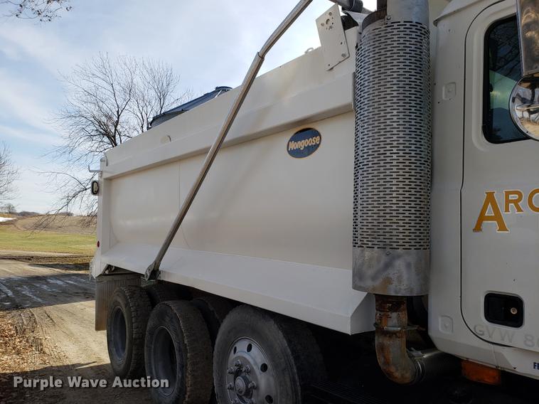 image for item AV9427 1998 Mack CH613 dump truck