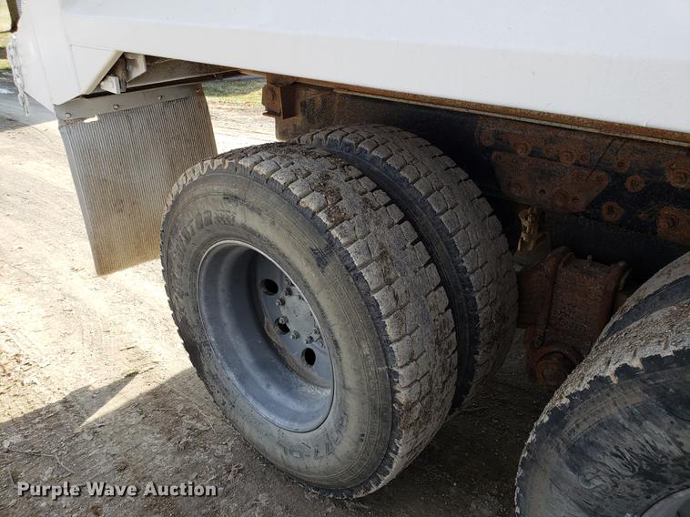 image for item AV9427 1998 Mack CH613 dump truck