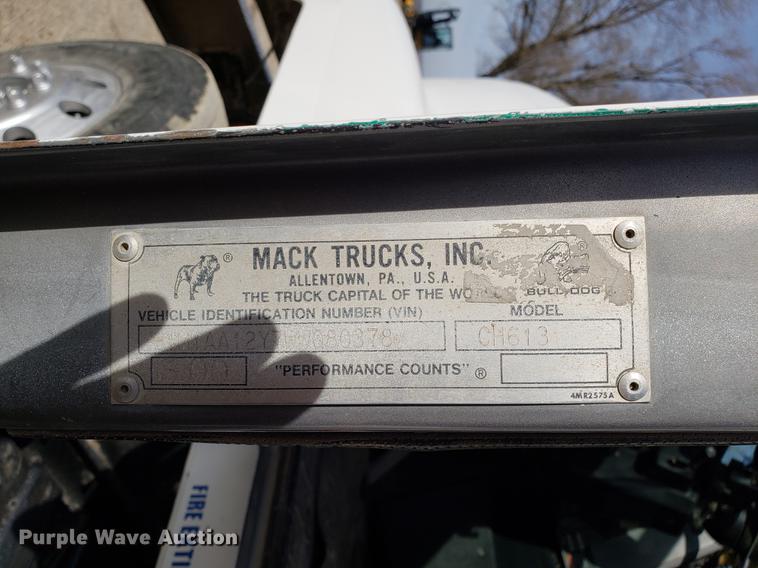 image for item AV9427 1998 Mack CH613 dump truck
