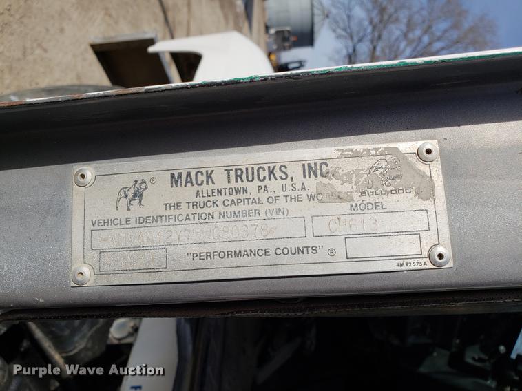 image for item AV9427 1998 Mack CH613 dump truck
