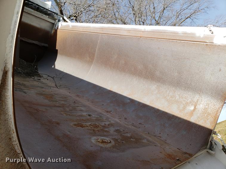 image for item AV9427 1998 Mack CH613 dump truck